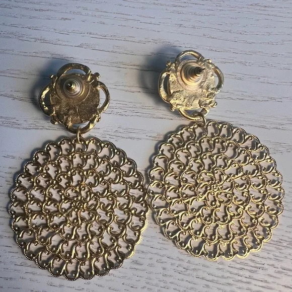 Susan Shaw Elegant Gold and Turquoise Filigree Earrings - Picture 7 of 10